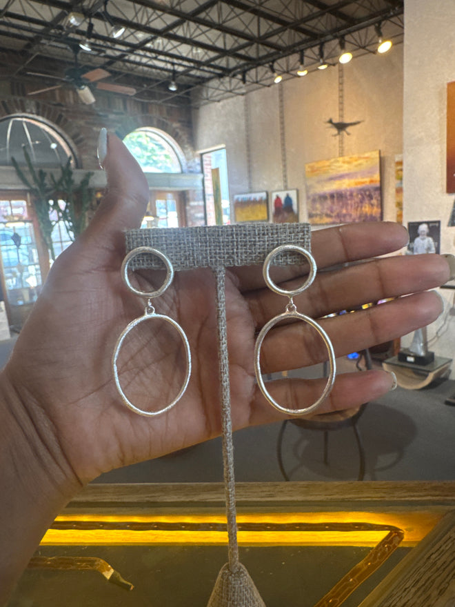 circle oval post earrings