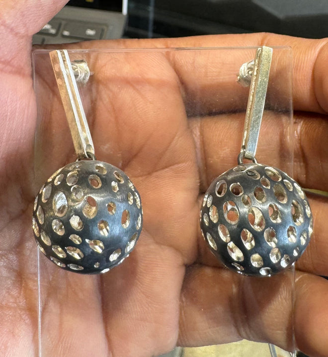 Round ball earrings