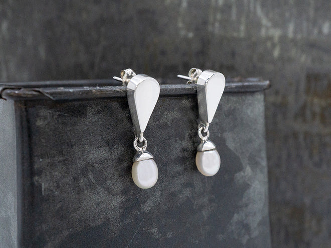 Petite Apostrophe Earring with Pearl Dangle