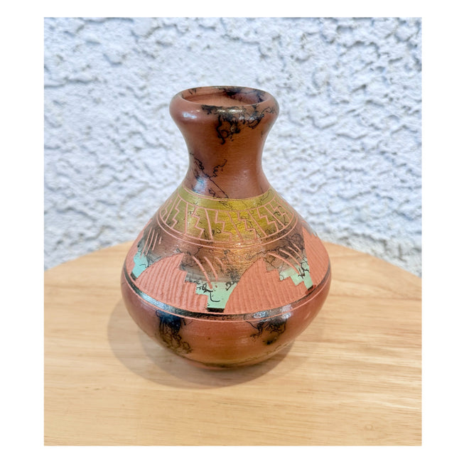 Navajo Carved Vase 6hx5w