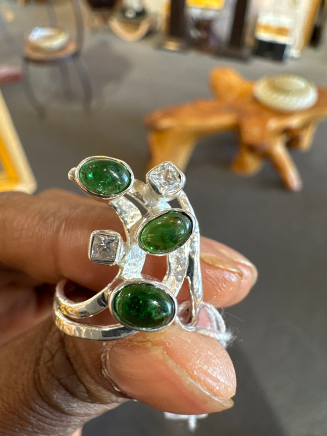 RING SS GREEN TOURMALINE OVAL CABS (3) WHITE SAPPHIRE (2)