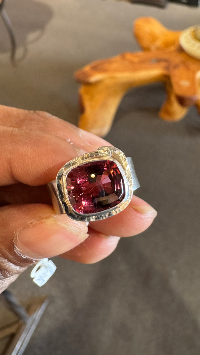 RING SS RUBELLITE TOURMALINE BUFF TOP CAB