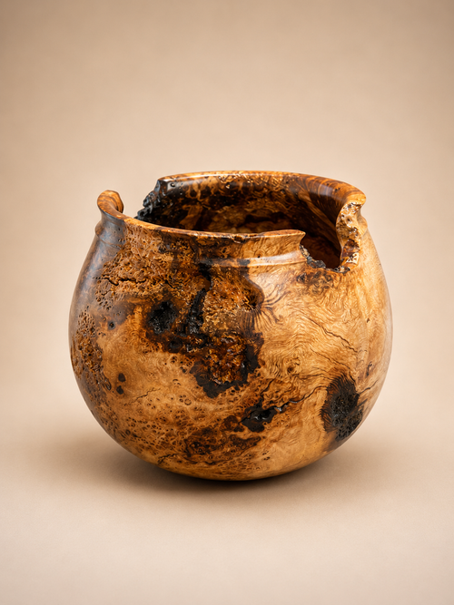 Sculptural oak burl wood bowl handcrafted by Arizona artist

Decorative burl wood centerpiece bowl with natural texture

coffee table centerpiece

Rustic Luxury Home Decor
One of a Kind Wood Art
Burl Wood Centerpiece Bowl
Organic Modern Decor
Southwest Luxury Decor
Handmade Arizona Wood Art