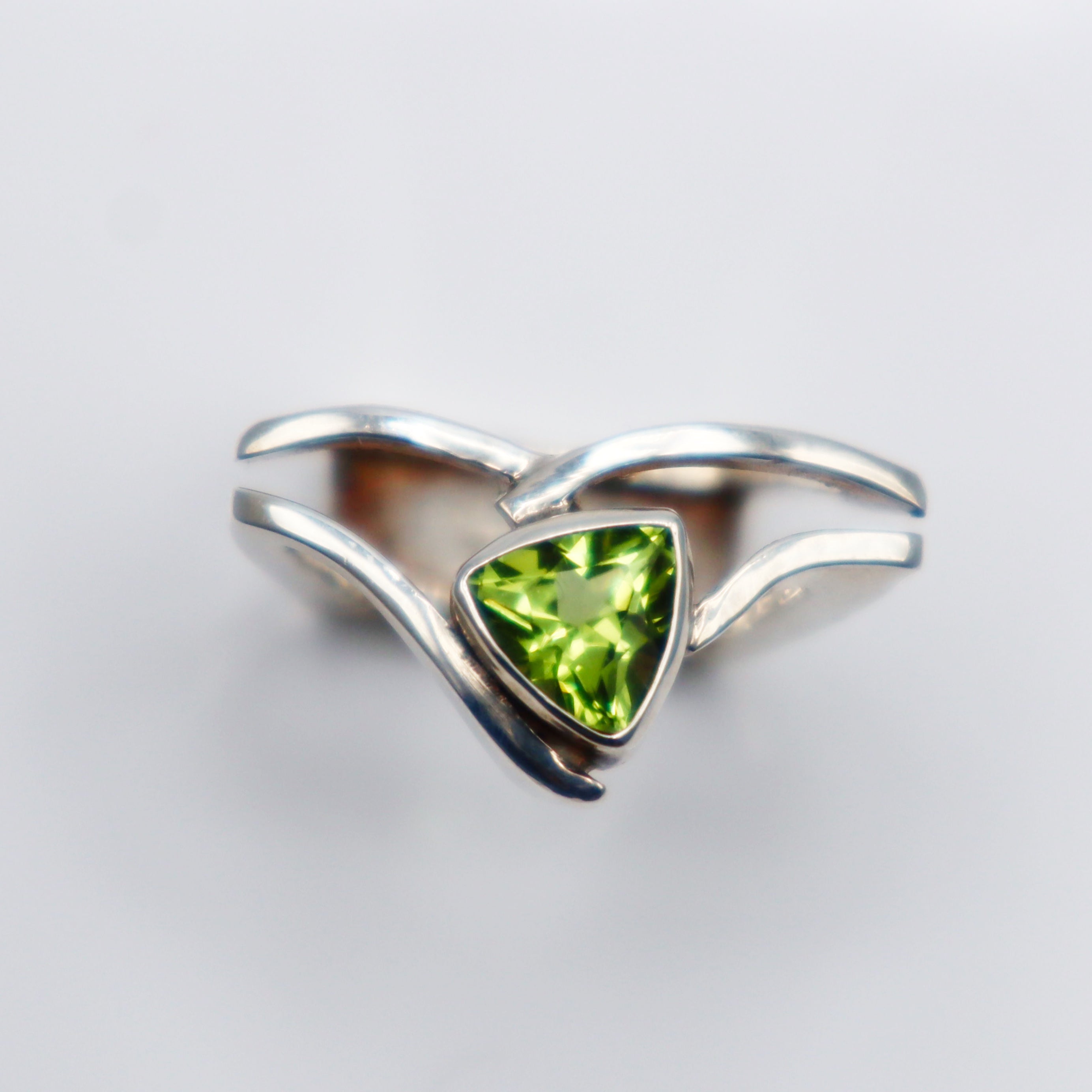 Peridot Trill Ring – Raku Gallery