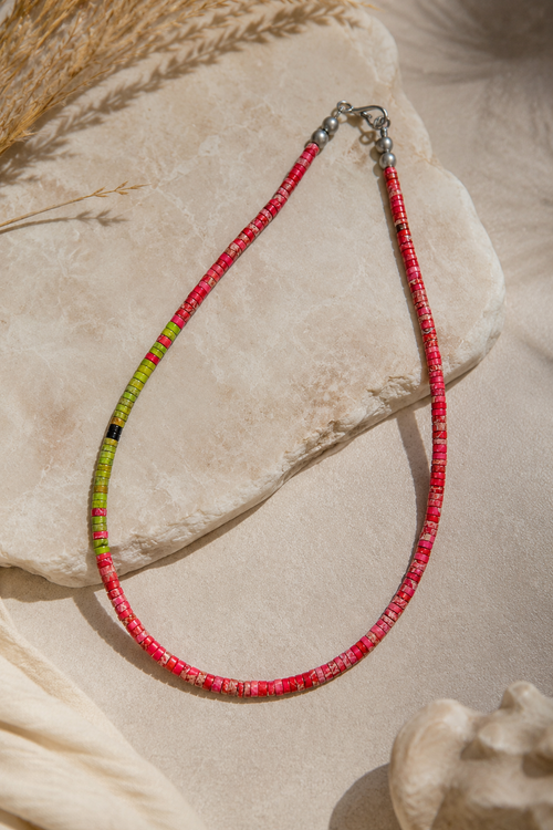 Kewa Pueblo spiny oyster and apple coral heishi necklace with black onyx accent