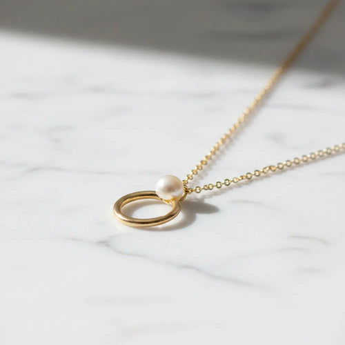small Circle gold Necklace with pearl