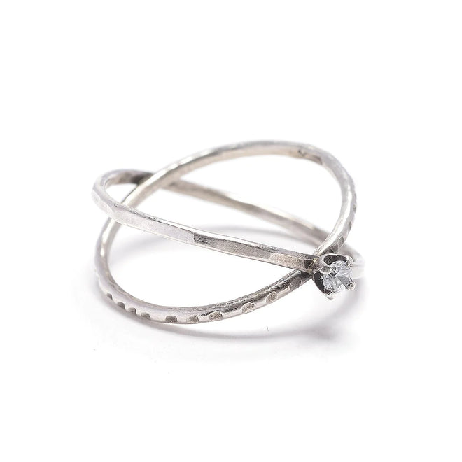 Crisscross bands with 2.5mm white CZ